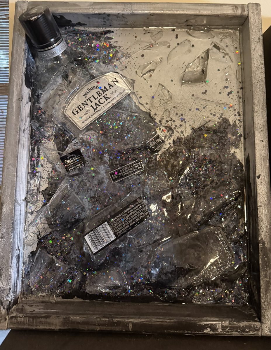 661 Gentlemen Jack Broken Bottle Art